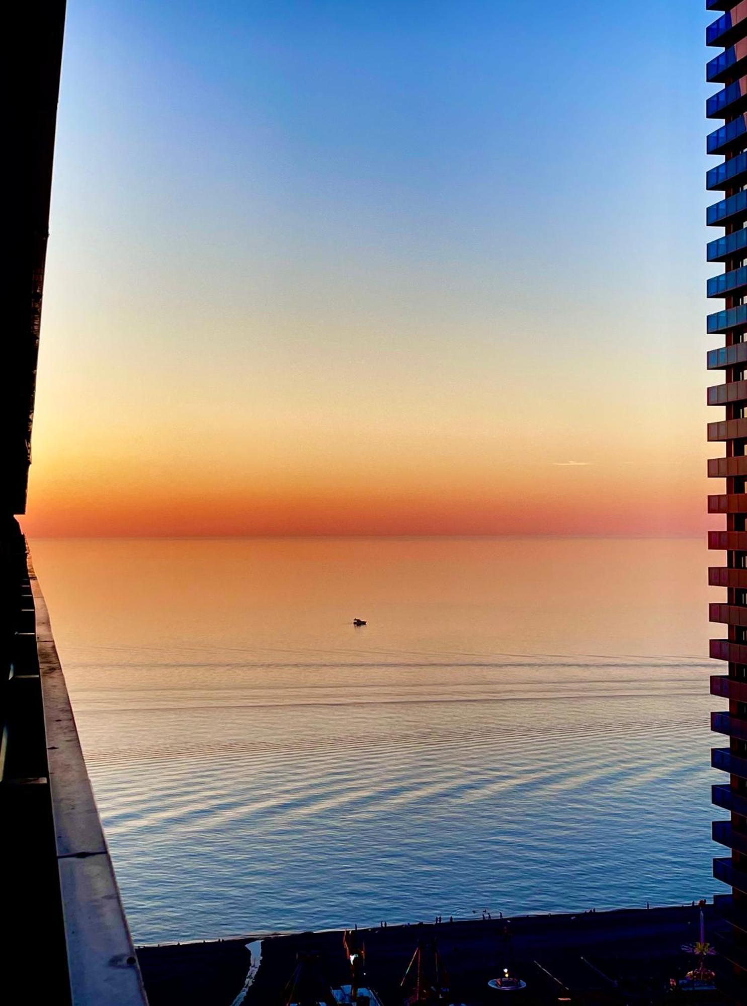 Sky Apartments Batumi Exteriör bild